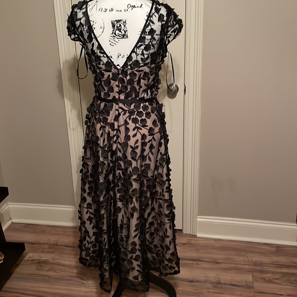 XSCAPE Floral-Lace 3D midi dress - Picture 2 of 5